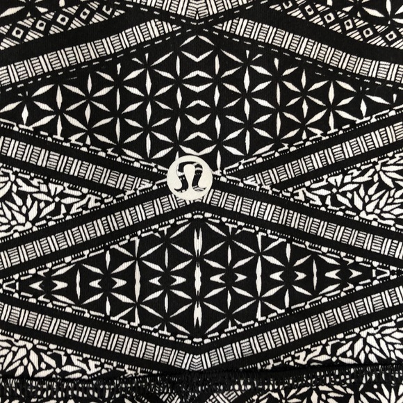 Excellent condition lulu lemon leggings! - Picture 4 of 8